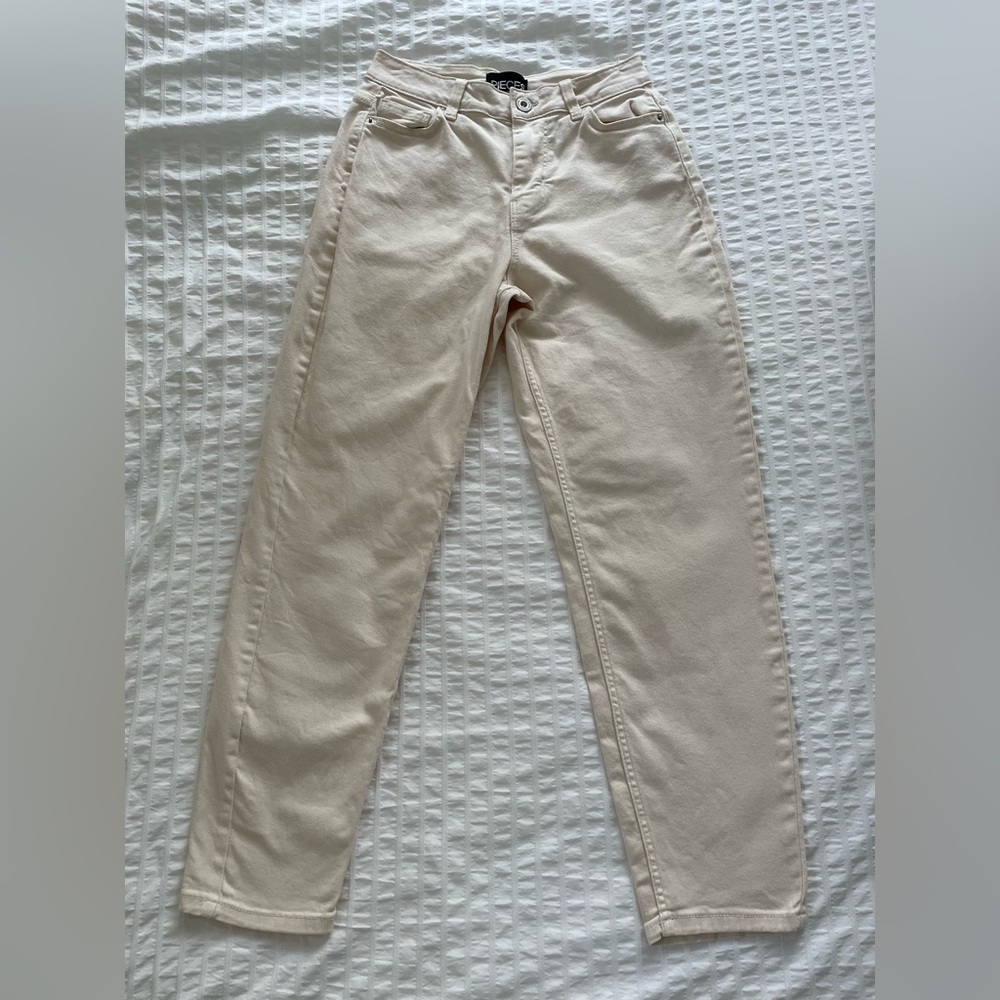 ASOS Pieces Petite Kesia High Waisted Mom Jeans Ecru Cream